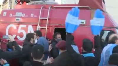 Brutal ataque a un movil de C5N durante el &quot;Banderazo&quot; de la oposición