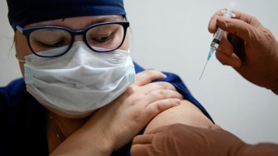 Provincia prevé vacunar a 6 millones de personas en 4 meses