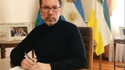 El intendente de C. Casares apuntó en Twitter contra la oposición