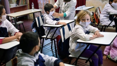 Pediatras argentinos piden la vuelta de las clases presenciales
