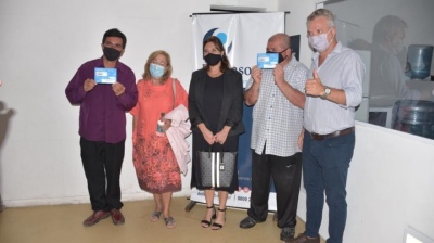Lorenzino, Tolosa Paz y el RENAPER entregaron certificados a personas sin documentación