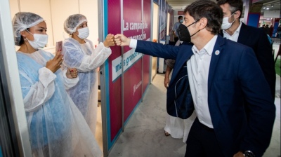 Kicillof y Teresa García visitaron un operativo de vacunación en Pilar