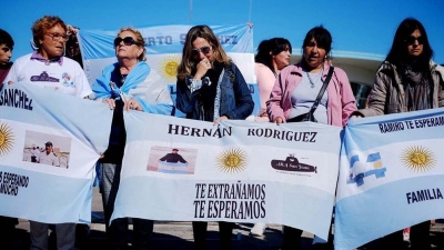 Familiares del ARA San Juan celebran la citación a indagatoria de Macri