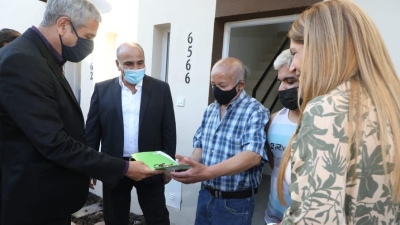 Ferraresi y Manzur encabezaron una nueva entrega de viviendas Casa Propia en Avellaneda