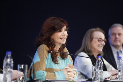 Cristina: "Debemos auto convocarnos para la construcción de una Argentina en paz"