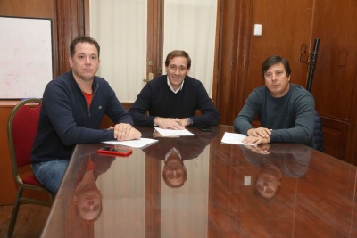 Garro anunció un acuerdo paritario con los municipales
