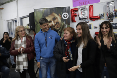 Fernanda Raverta visitó a jubilidas y jubilados de la Villa 31