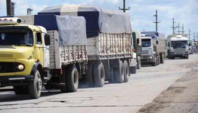 Transportistas de carga iniciaron un paro que podría generar desabastecimiento de productos esenciales