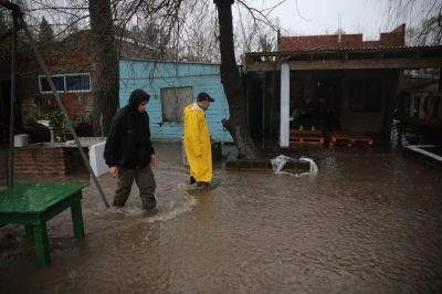 El Ministerio de Salud brindó asistencia las familias afectadas por las inundaciones