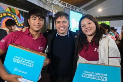 Conectar Igualdad: Kicillof entregó 500 notebooks en Merlo