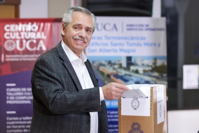 Votó Alberto Fernández y convocó a defender la democracia en las urnas