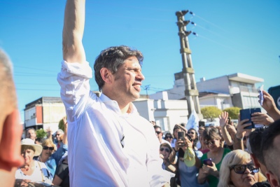 Kicillof llevó la campaña 'Massa Presidente' a Olavarría y Bahía Blanca