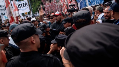 Organizaciones sociales denuncian que la policía reprimió con golpes y gas pimienta
