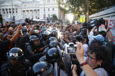 Violencia contra la prensa: Fopea repudió el ataque a periodistas atacados durante la manifestación