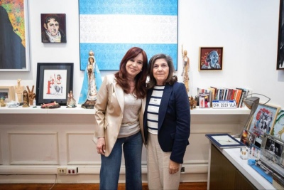 En medio de la interna peronista, una intendenta bonaerense se reunió con CFK