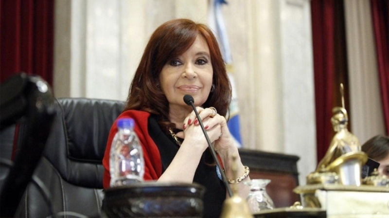 Cristina Fernández de Kirchner renunció al sueldo de vicepresidenta y disparó contra la Corte Suprema