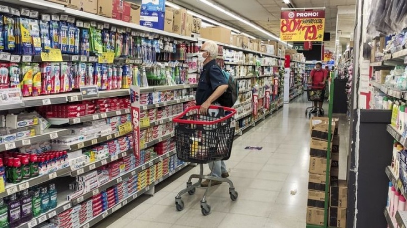 Las ventas en supermercados cayeron 8,8% interanual en marzo 