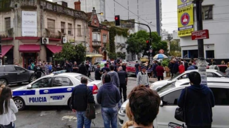 Pánico en La Plata: robo en una casa de cambio terminó con un ladrón muerto