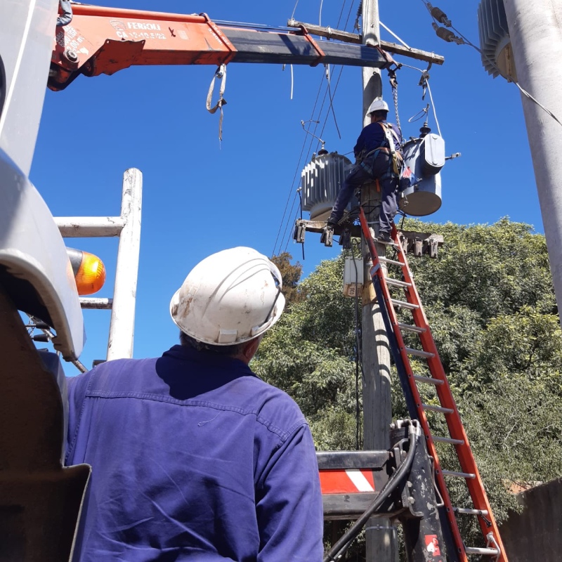Edelap realizó obras de mejora en las redes eléctricas de Villa Elvira