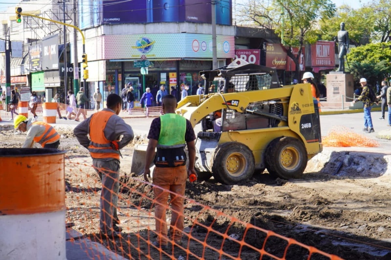 Avanzan las obras de repavimentación en la Avenida Rivadavia