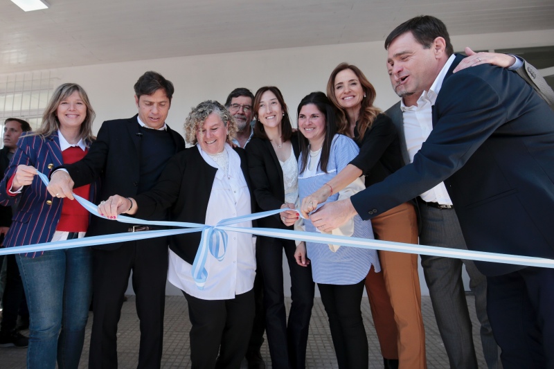 Kicillof inauguró una escuela y anunció conectividad en más colegios