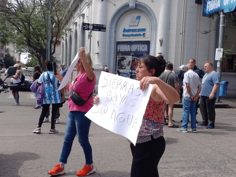 Olavarria: Quejas y manifestaciones por cortes de luz que ya llevan una semana