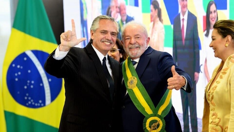 Alberto se reunió con Lula en Brasil