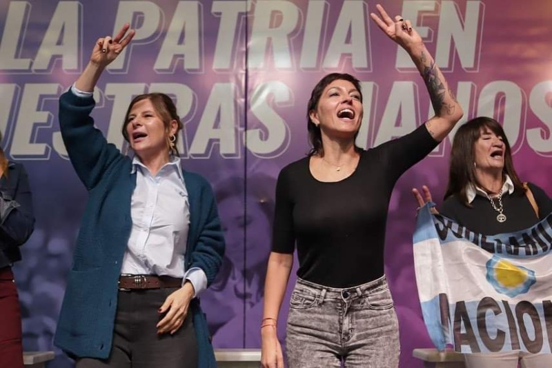 Florencia Saintout encabezó un acto con mujeres en modo candidata