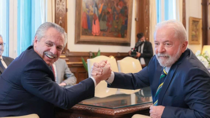 Alberto se reunió con Lula en Brasil