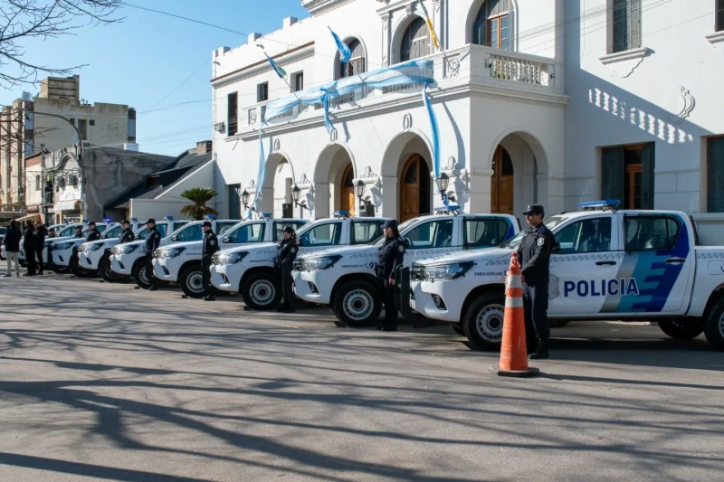 El Gobierno sigue sumando móviles policiales para el interior bonaerense 