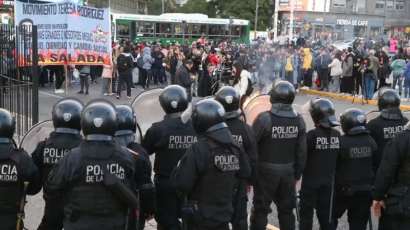 La Policía de la Ciudad reprimió una manifestación: Se confirmó un muerto