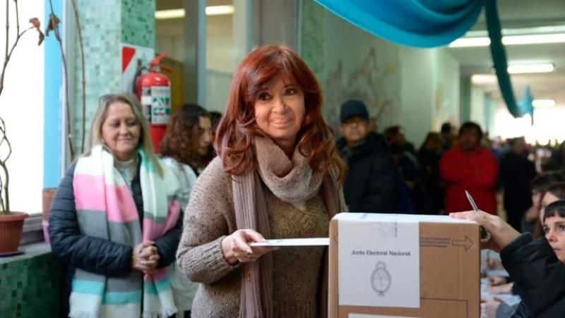 Cristina esperará los resultados de las elecciones en su casa de Río Gallegos