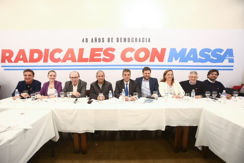 Massa sumó apoyo del radicalismo tras la ruptura de JxC