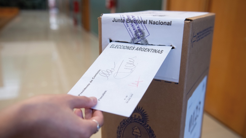 Más de 450 mil argentinos están habilitados para votar desde el exterior