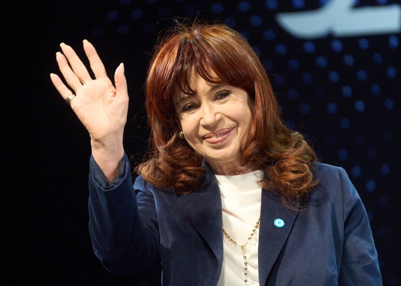 CFK le respondió a Milei: ”Estanflación es igual a catástrofe social”