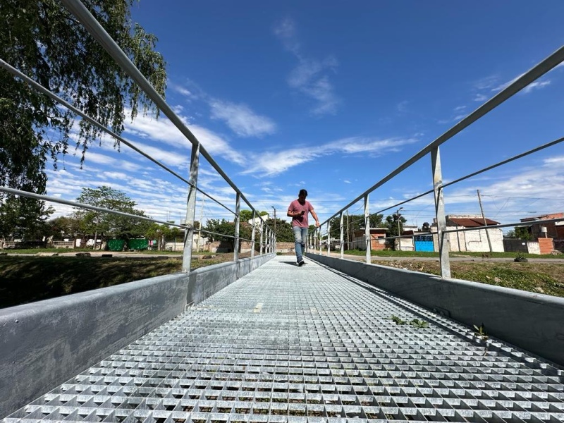El Municipio avanza en la instalación de nuevos puente peatonales