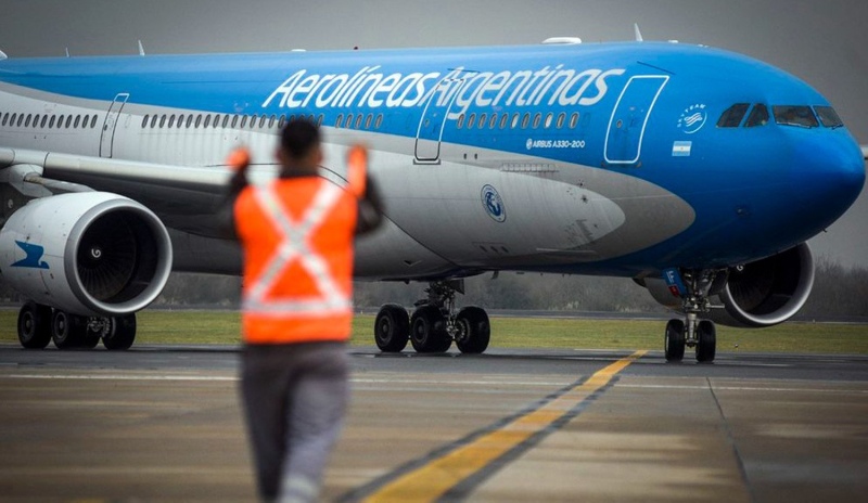 Comenzó el desguace: Milei ajustó un 43% la estructura de Aerolíneas Argentinas