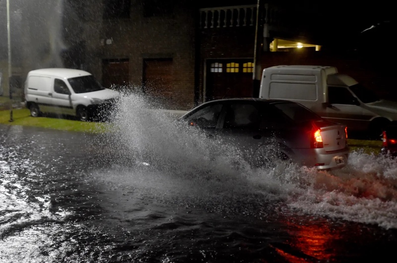 Caos climático en Buenos Aires: Una persona fallecida y destrucción tras el paso de la tormenta supercelda
