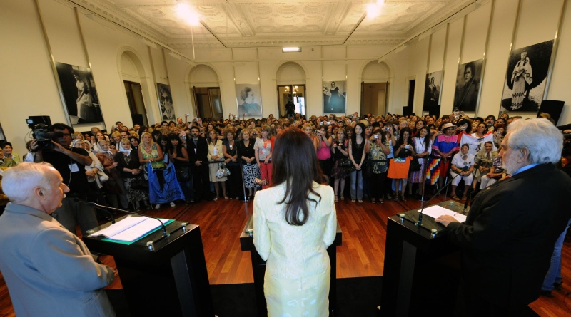 Cristina Kirchner muda el Salón de las Mujeres del Bicentenario al Instituto Patria